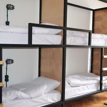 21/9 Baker Street Hostel Lviv Bagian luar foto