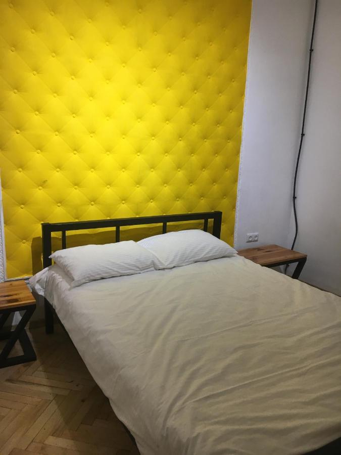 21/9 Baker Street Hostel Lviv Bagian luar foto