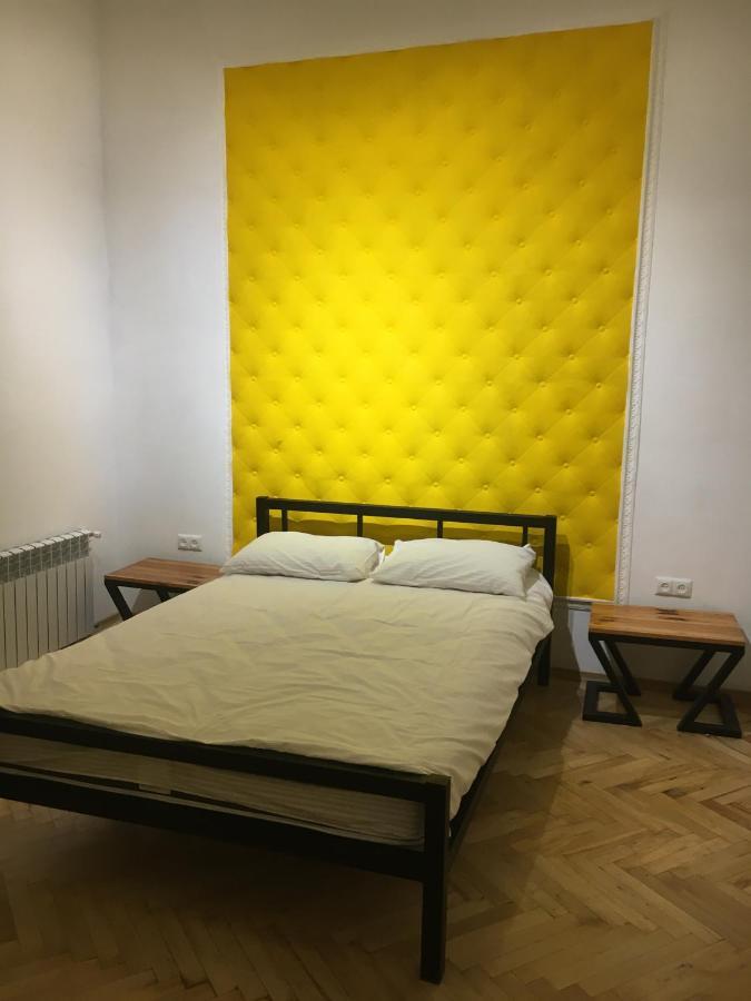 21/9 Baker Street Hostel Lviv Bagian luar foto