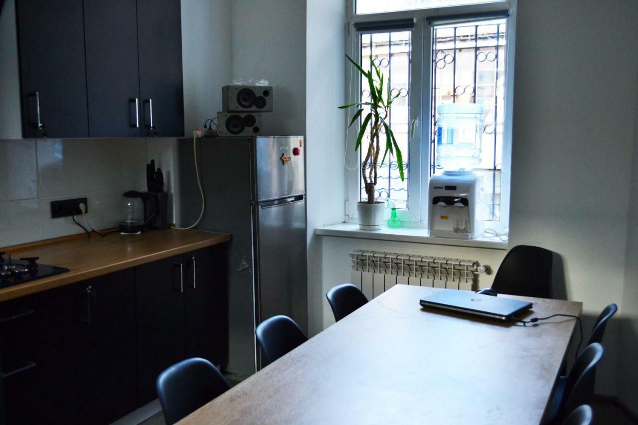 21/9 Baker Street Hostel Lviv Bagian luar foto