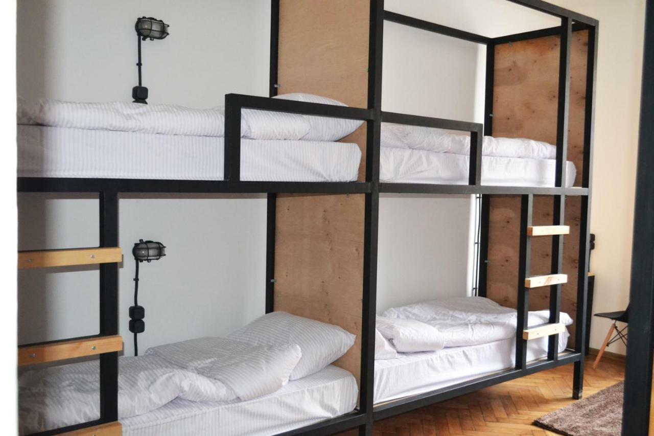 21/9 Baker Street Hostel Lviv Bagian luar foto
