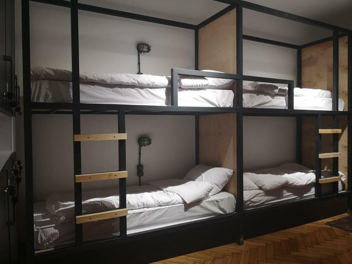 21/9 Baker Street Hostel Lviv Bagian luar foto