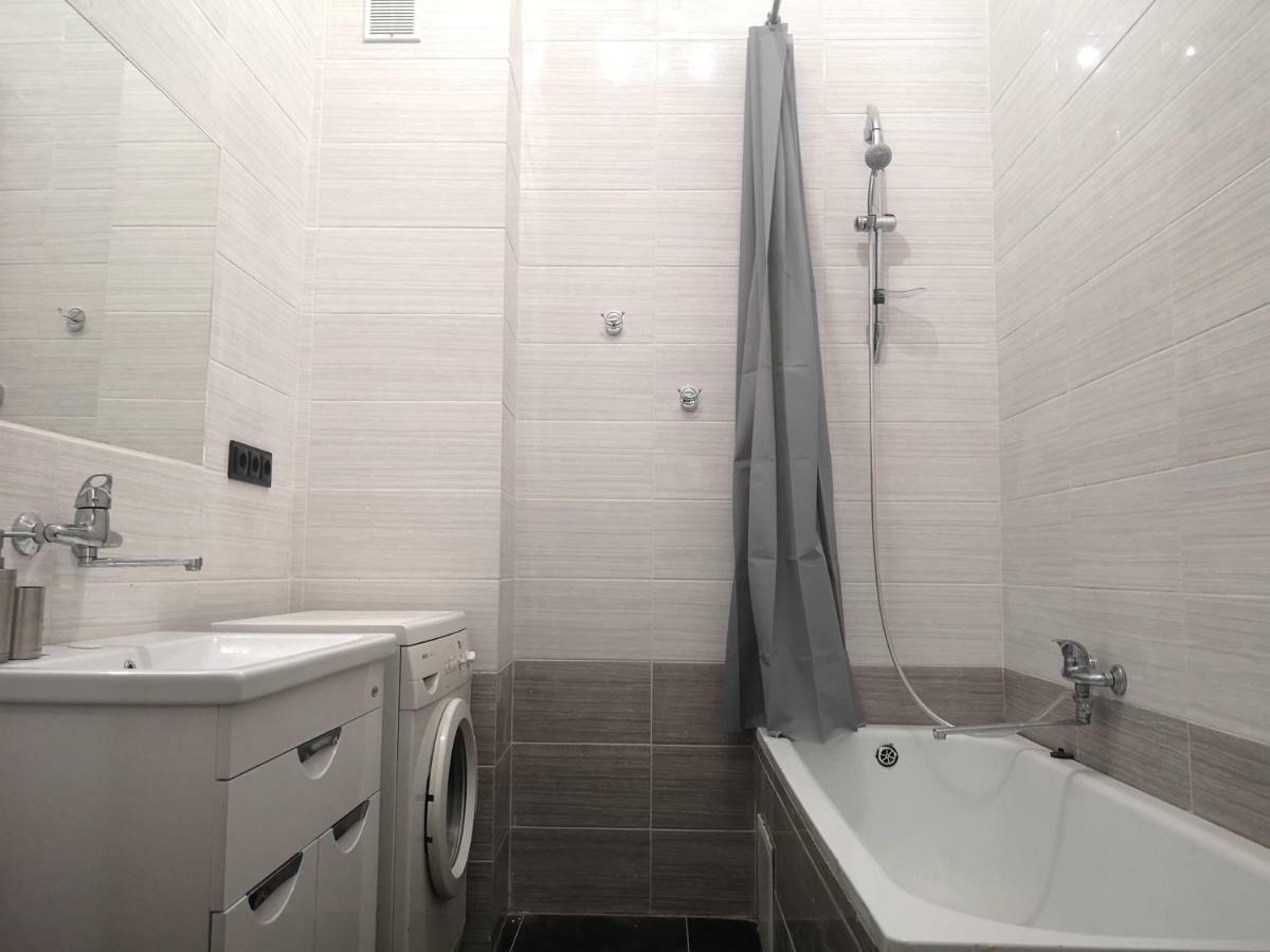 21/9 Baker Street Hostel Lviv Bagian luar foto