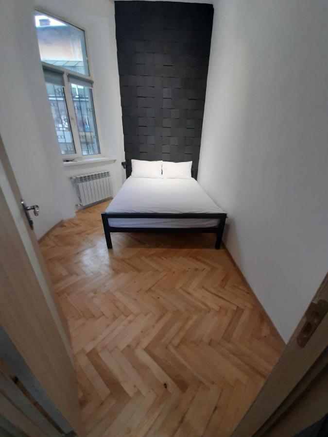 21/9 Baker Street Hostel Lviv Bagian luar foto