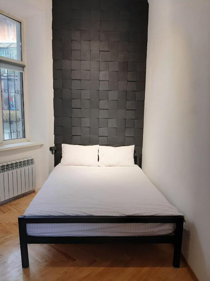 21/9 Baker Street Hostel Lviv Bagian luar foto